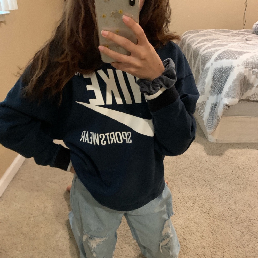 🔗 forest green Nike sweatshirt